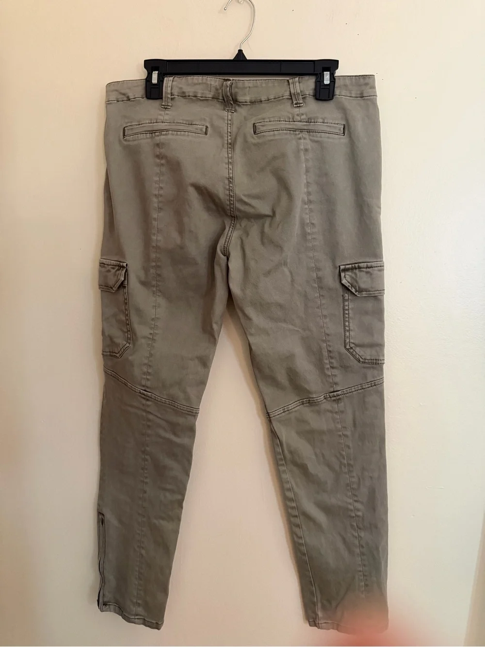 Forever 21 Women’s Olive Green Cargo Pants